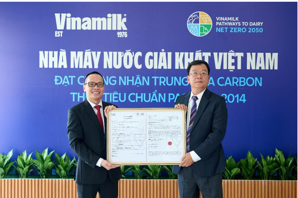 Sau[-]một[-]năm[-]công[-]bố[-]kế[-]hoạch[-]Net[-]Zero[-]2050,[-]Vinamilk[-]có[-]3[-]đơn[-]vị[-]đạt[-]chứng[-]nhận[-]quốc[-]tế[-]về[-]trung[-]hòa[-]Carbon